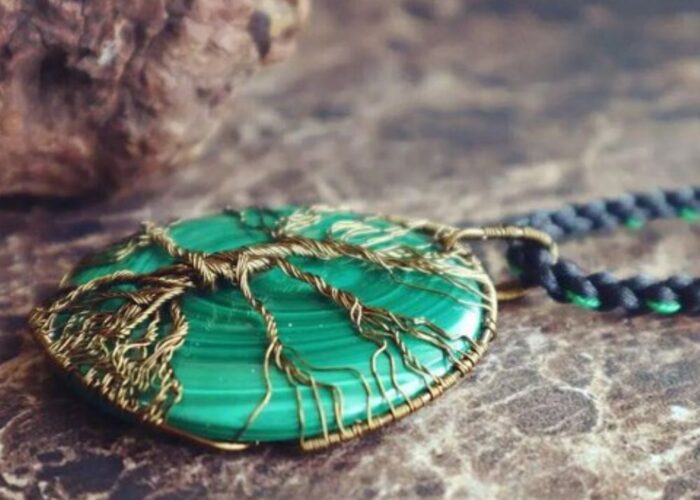 How to clean malachite stone jewelry at home
