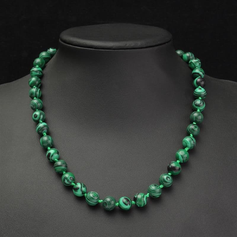 who can wear malachite green stone necklace